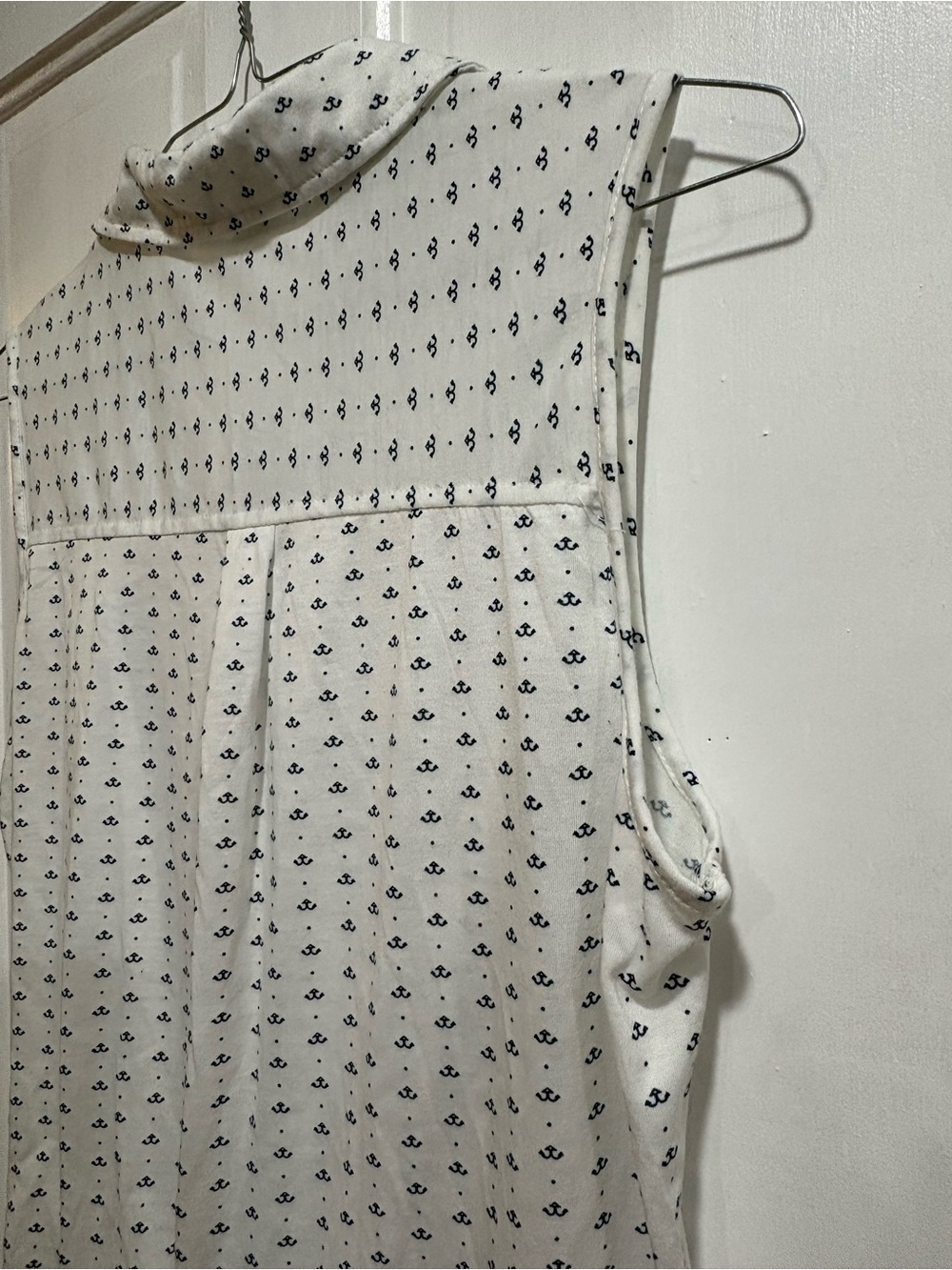 Sleeveless White Button-Down Tie Front Top with Navy Anchor Print - Picture 5 of 7